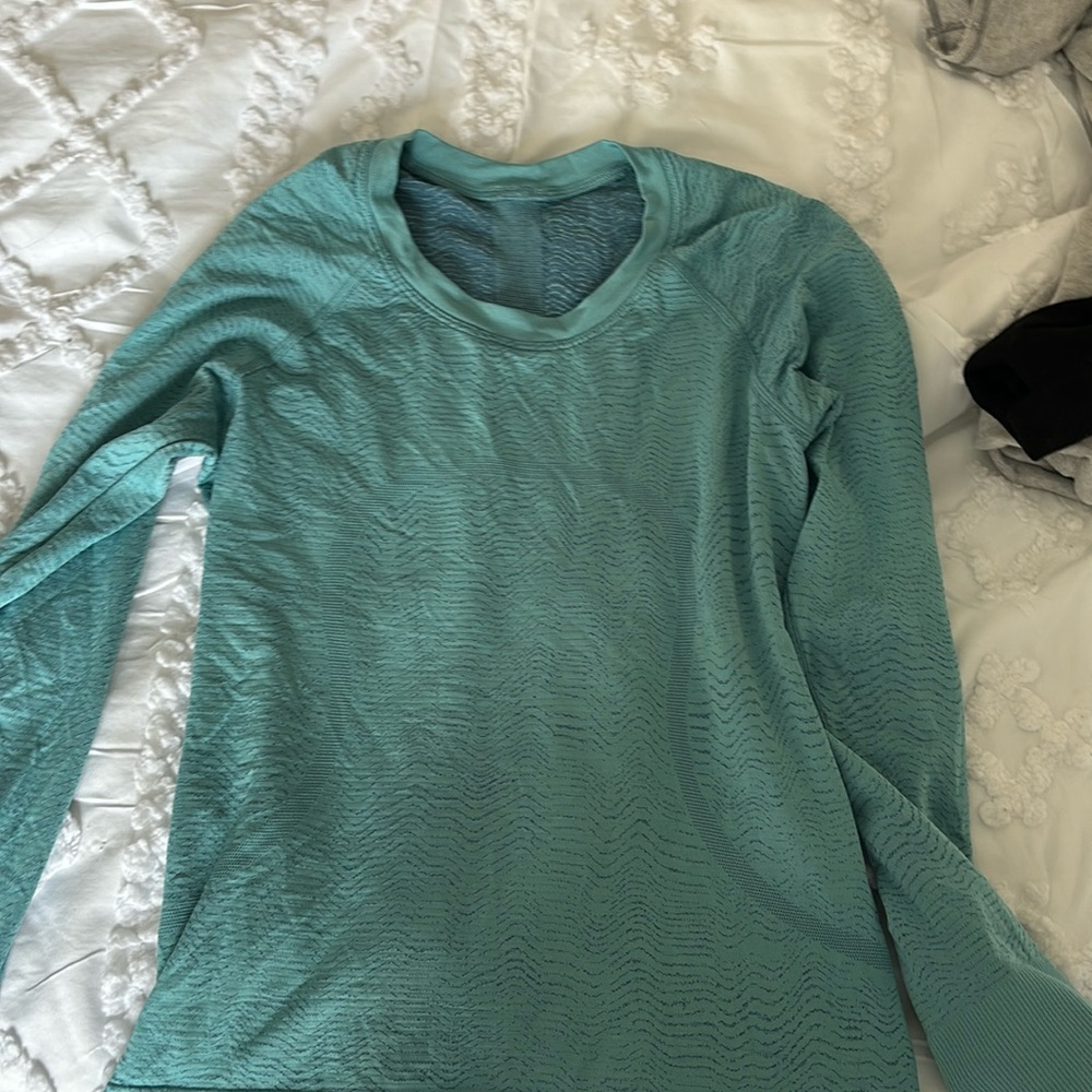 Rare, Lululemon longsleeve
